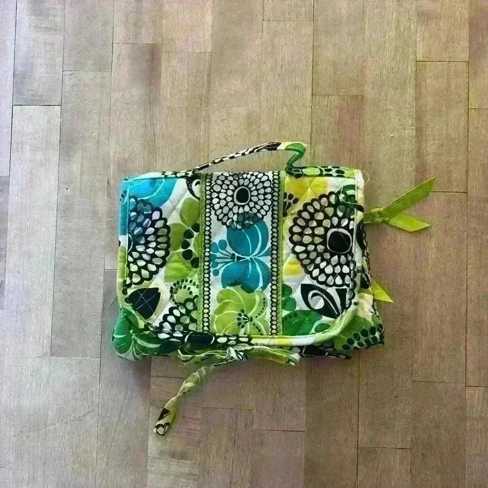 Vera Bradley grand weekender - Picture 5 of 7